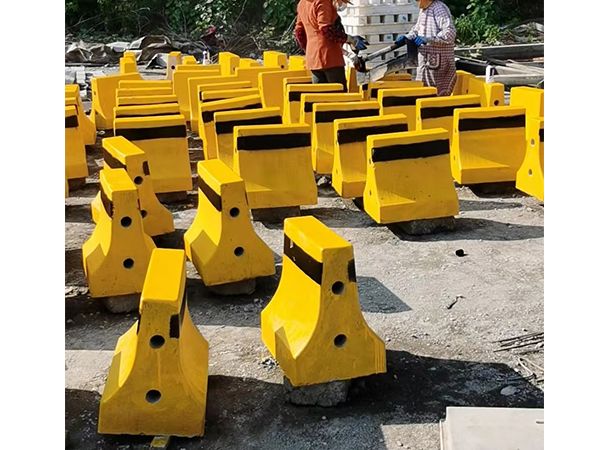 水泥隔离墩